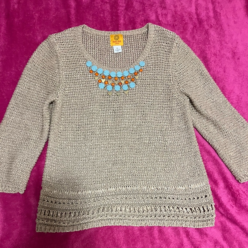 NIce sweater with decorative buttons